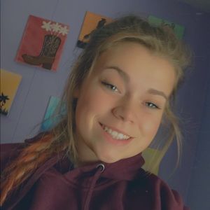 Meet your Posher, Kayla